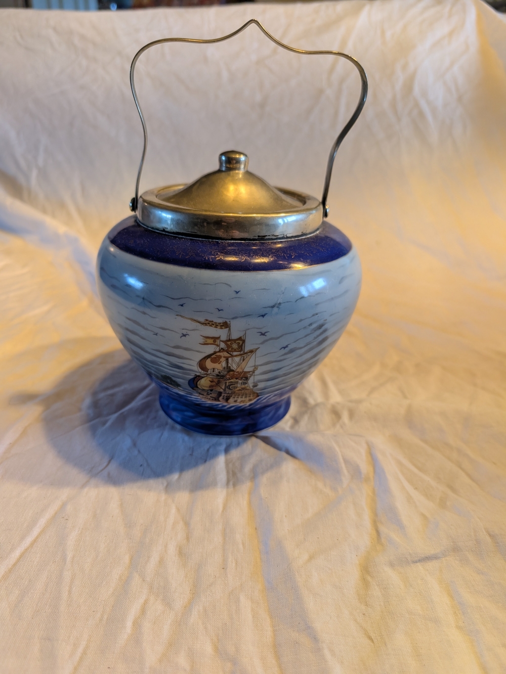 2/100$ Vintage Blue and White Ceramic Biscuit Jar with Metal Lid